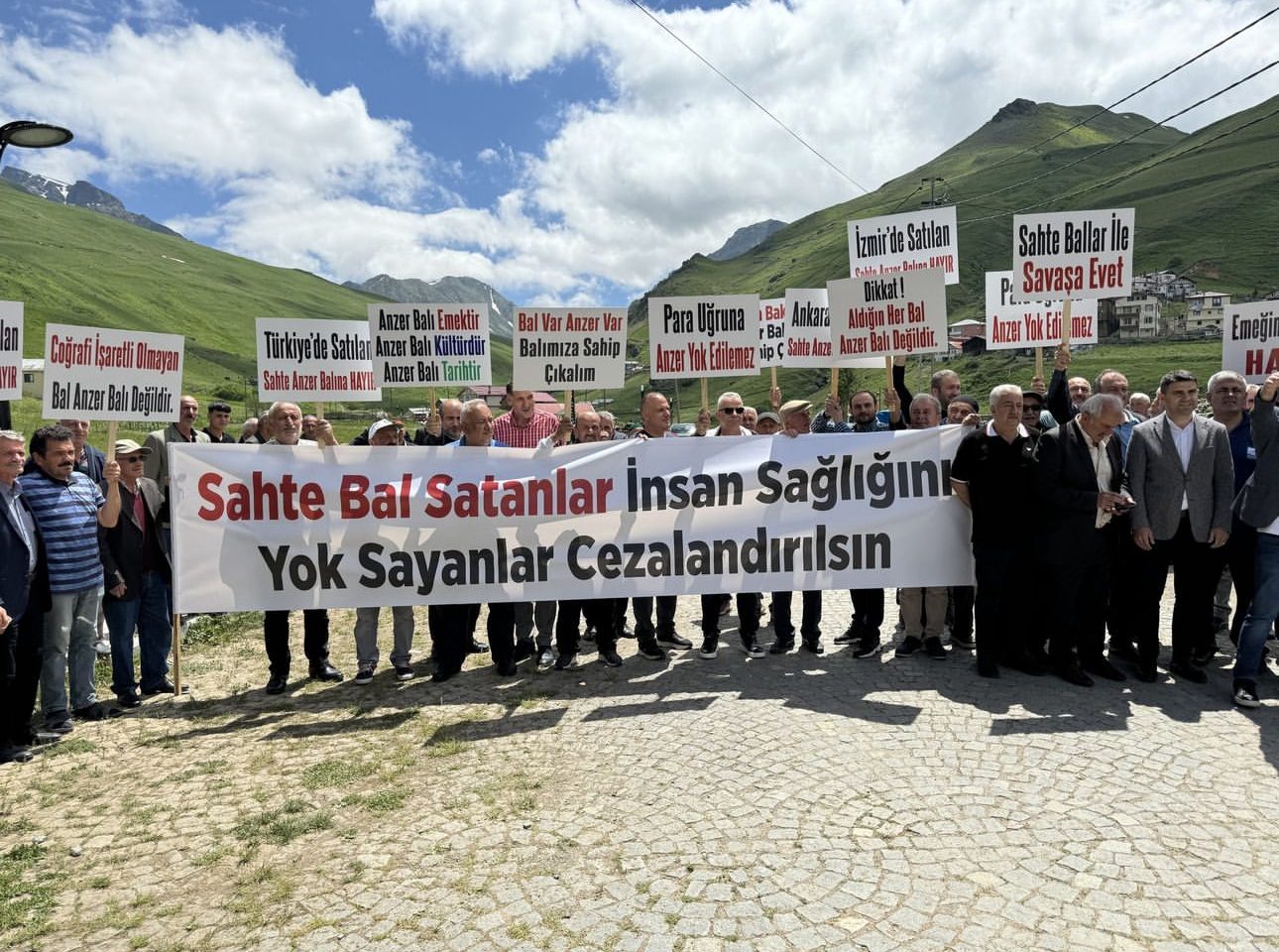 Rize de “Anzer Balı” adı altında sahte ürün satanların hakkında suç duyurusunda bulunuldu!